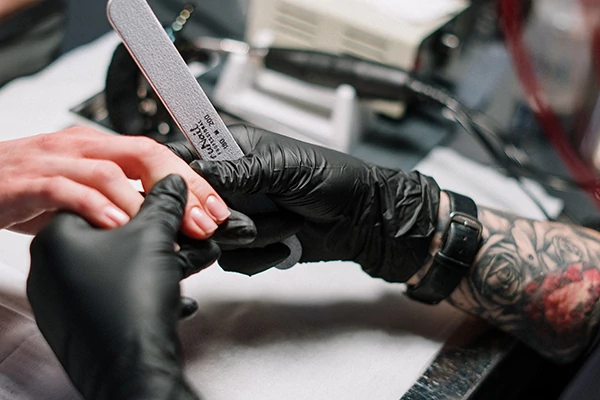 Diferencias entre uñas acrílicas y de gel