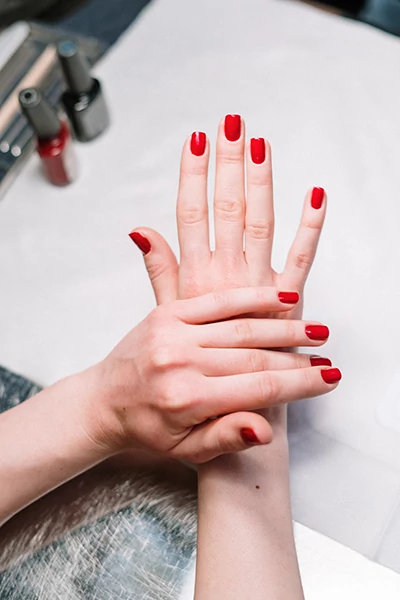 Diferencias entre uñas acrílicas y de gel